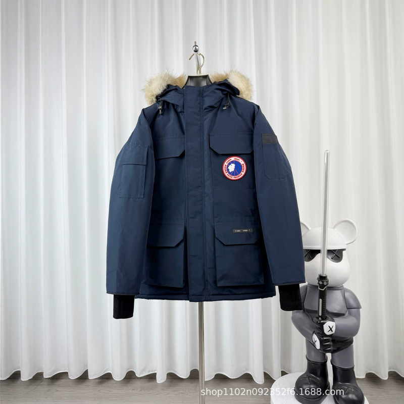 Correct version of the cross-border goose brand logo pocketed, warm, hooded, mid-length down jacket for men and women Correct version of the cross-border goose brand logo pocketed, warm, hooded, mid-length down jacket for men and women