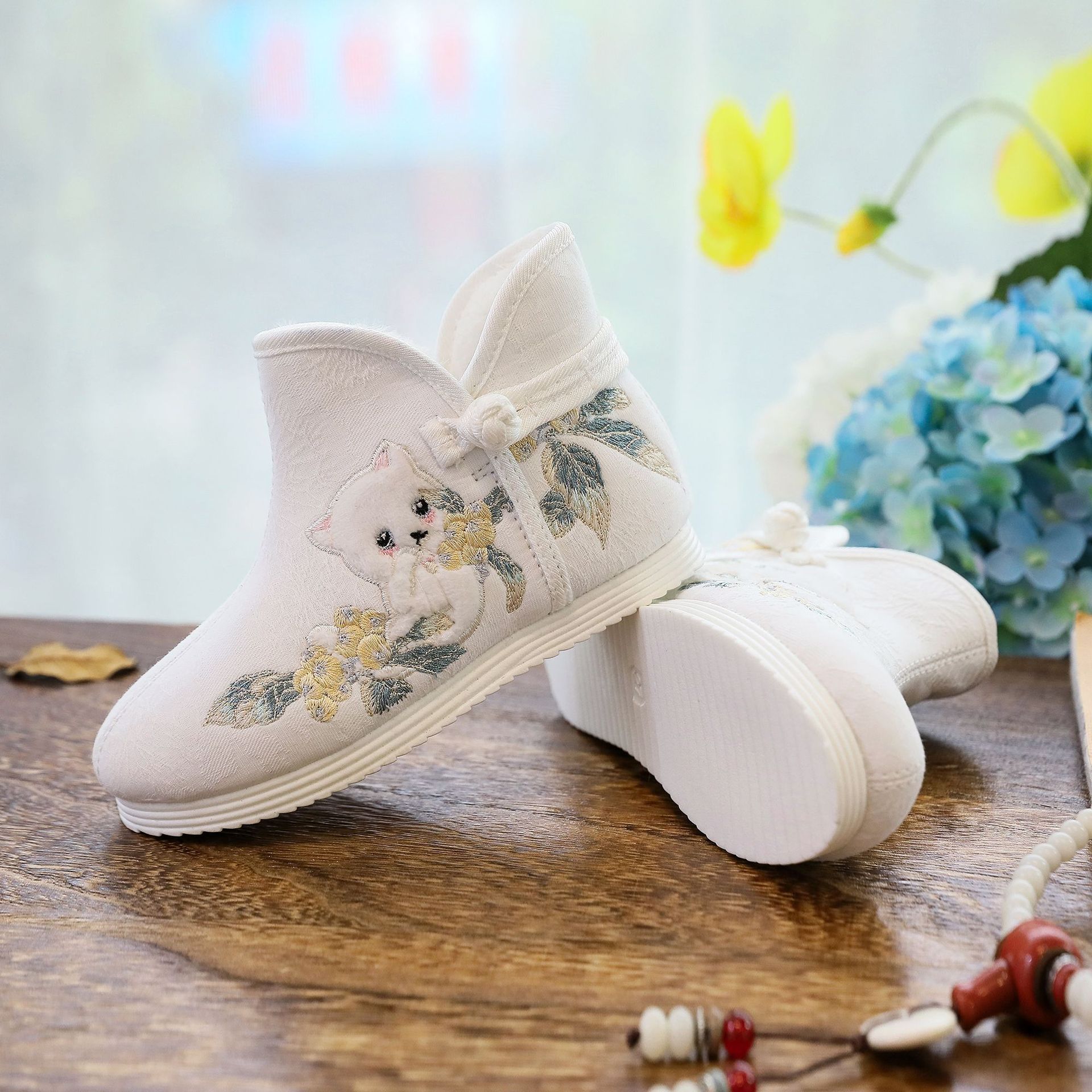 童鞋 棉靴  棉鞋贴补刺绣花复古古装绣花布靴布鞋汉服鞋