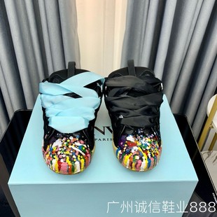 �������ϵ�Ьƴɫ���Ь��Ů��H��ӖЬС���Ӻ��\�����e���z��