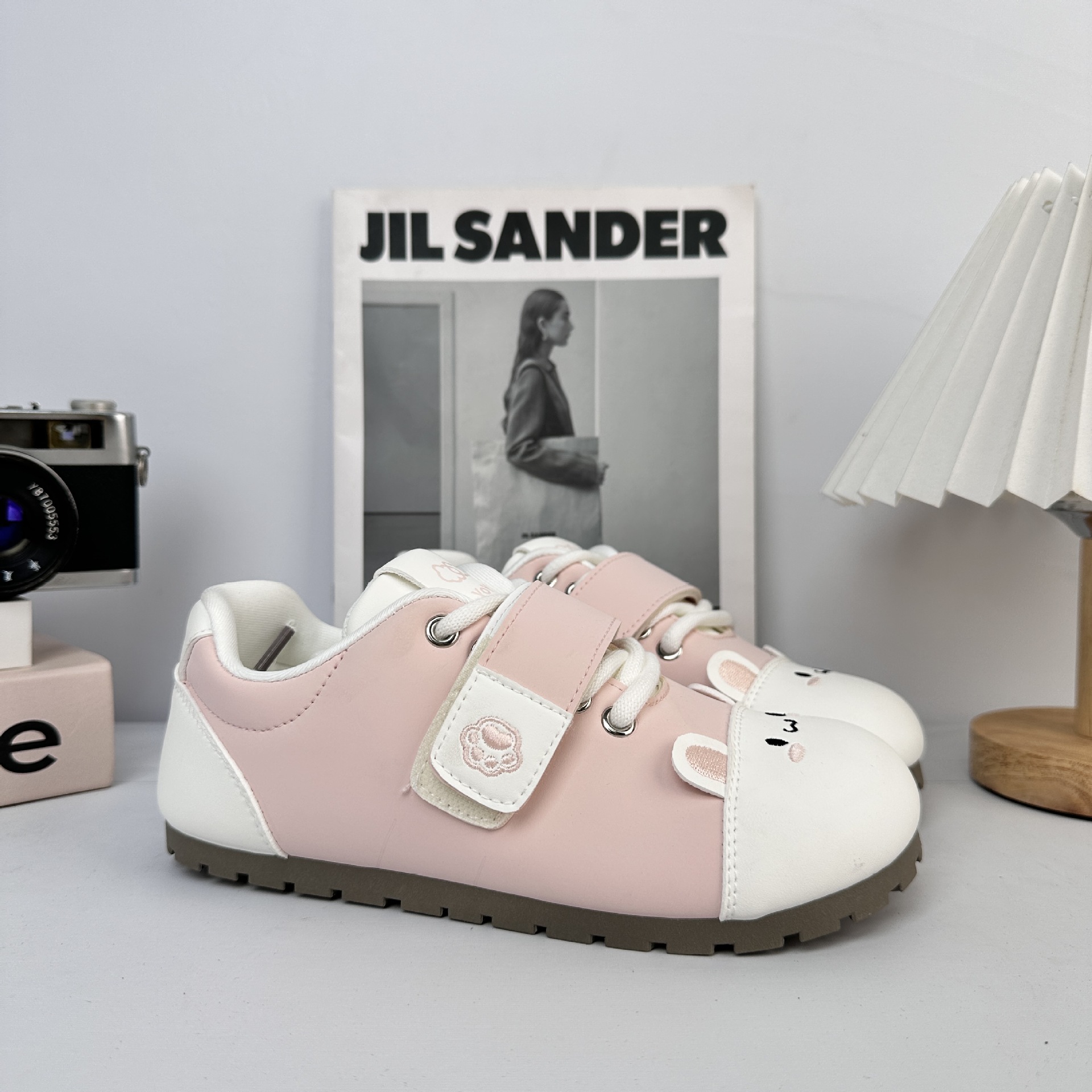 Zapatos de pan de ondas largas con suela gruesa zapatos blancos para mujeres 2025 nuevos zapatos de skate casuales primavera y otoño versátiles zapatos de entrenamiento alemán