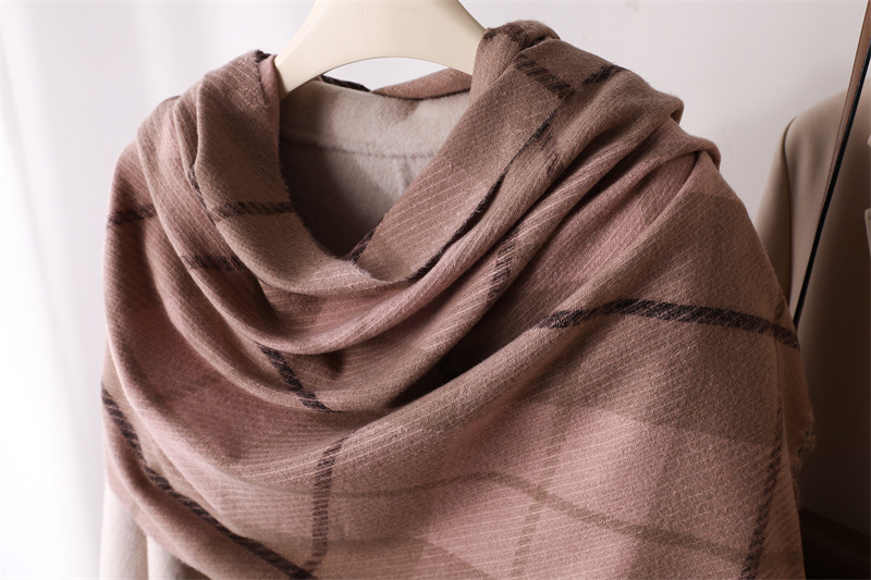 Women's Elegant Classic Style Color Block Polyester Printing Scarf display picture 6