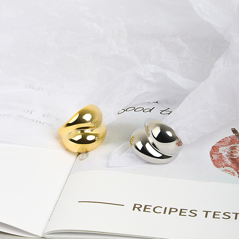 Anillo europeo y americano de moda estilo frío estilo minimalista estilo coreano brillante anillo ancho moda anillo de dedo índice personalizado comercio electrónico transfronterizo