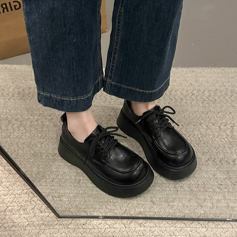 Zhuoshi estilo bizcocho zapatos de cuero de suela gruesa zapatos de mujer 2025 primavera nuevo estilo negro con cordones zapatos casuales estilo británico