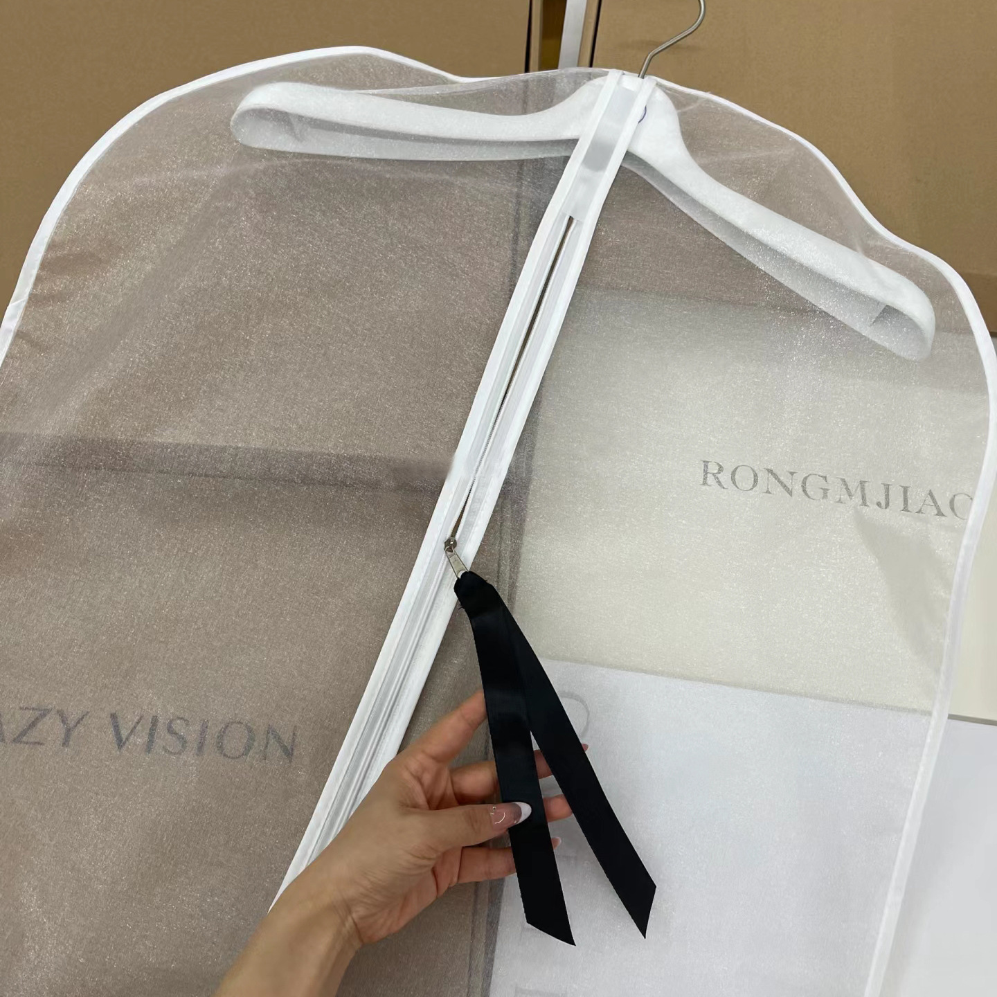 Organza Breathable Clothes Dust Cover Pearlescent White Fur Mink Coat Storage Bag High-grade Ribbon Hanging Pocket