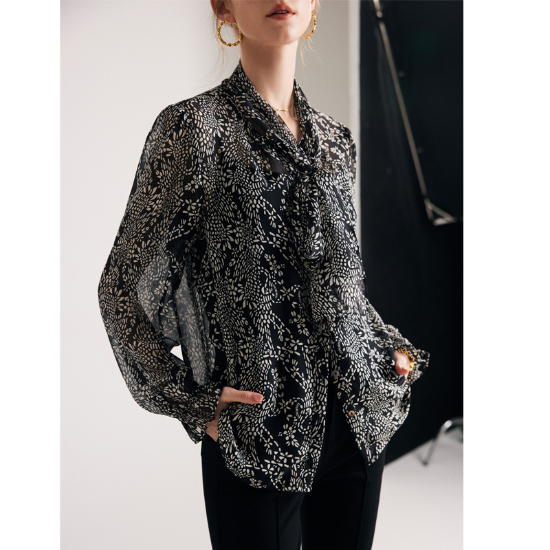 칼라 레이스 버튼-흑백 꽃