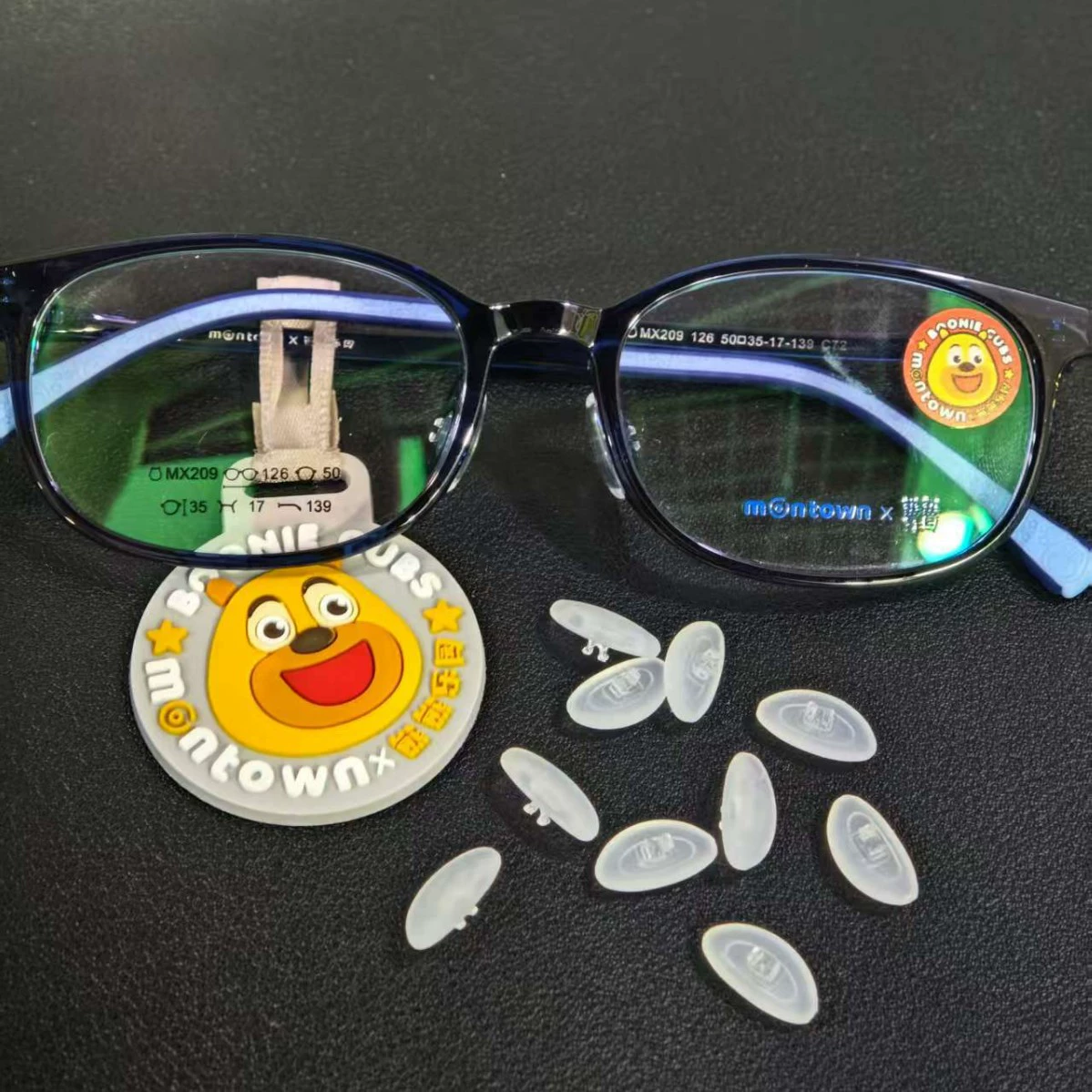 Детские накладки на нос, накладки на нос карточного типа, детские желейные накладки на нос карточного типа, мягкие и экологически чистые, хорошая эластичность, без деформации.