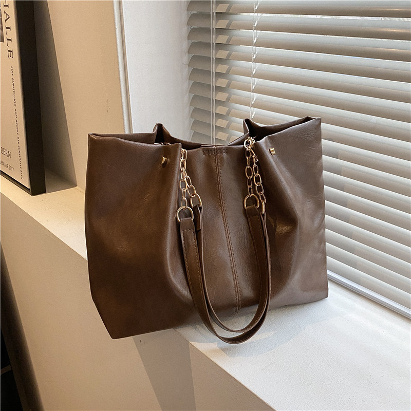 Soft texture women's bag 2022 new fashion casual chain shoulder bag large capacity commuter bag tote bag fashion