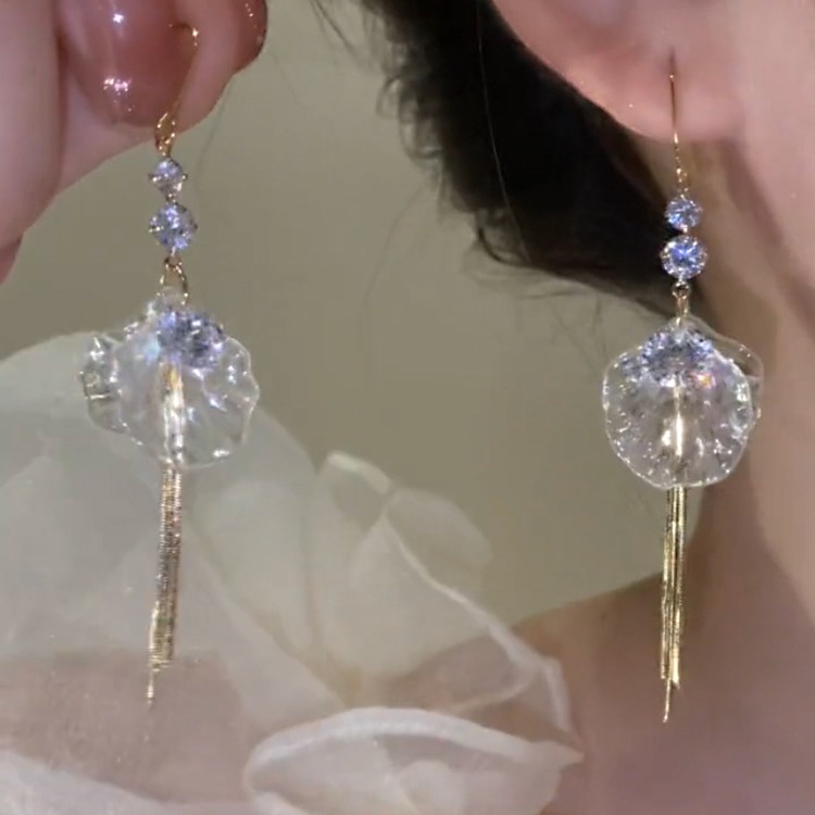 The daughter of the shell petals long flowing the earrings of the…