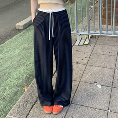 夏の涼感 ~ ウエストはハイウエストのストラップとストライプのカジュアルなゆったりとしたワイドレギンスのスーツのカジュアルパンツをつなぎ合わせます。