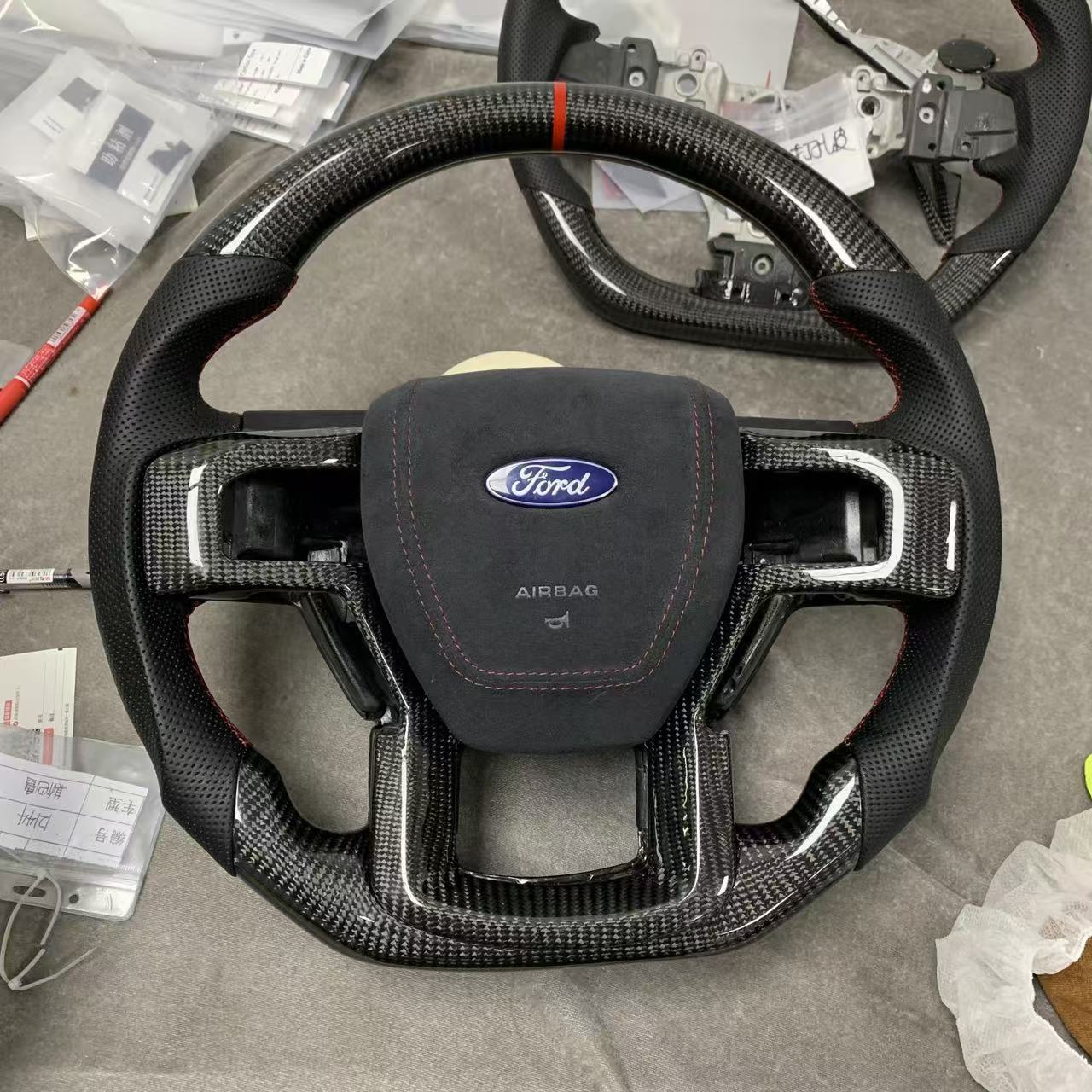 Customized Carbon Fiber Steering Wheel Modification from the Source Manufacturer, Suitable for Ford Raptor Car Interior Steering Wheel Processing
