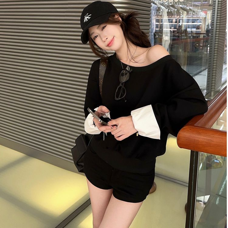Oblique Collar Shoulder Short Loose Long-sleeved Sweatshirt Women's Early Autumn New Hot Girl Style Small Waist Tight Hoodless Top Trendy