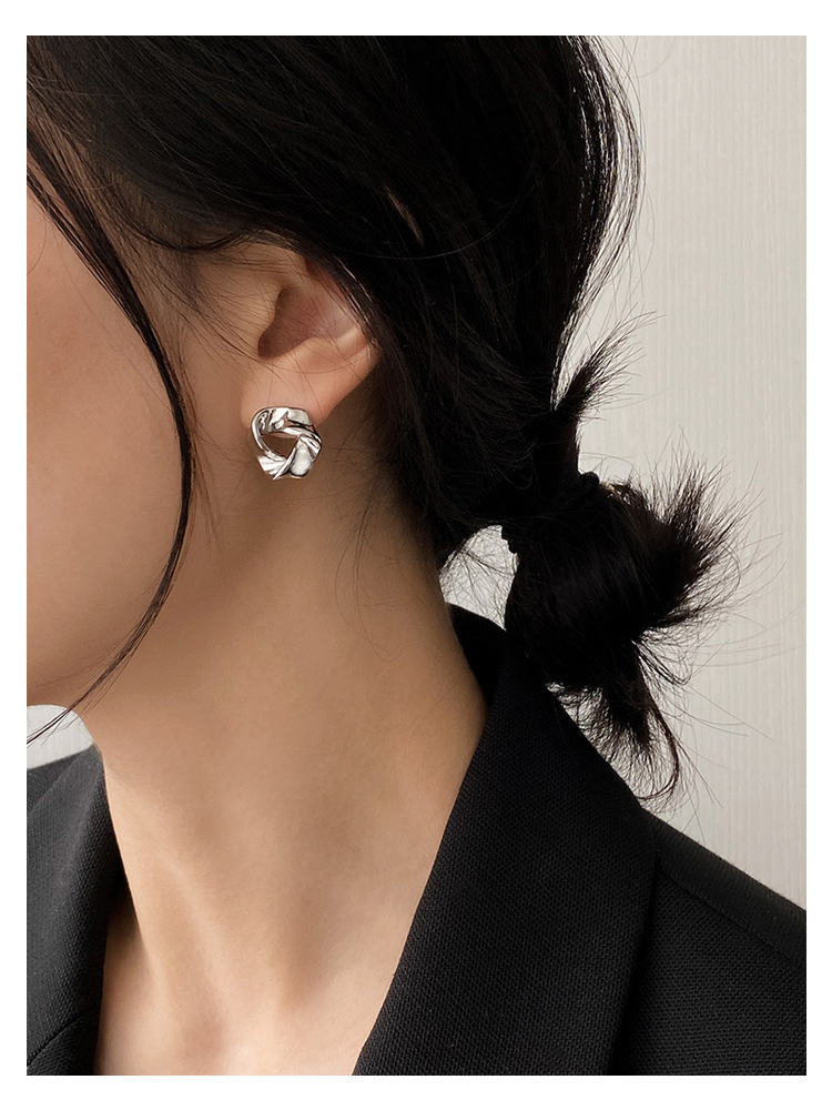 M ö bius women's new trendy and simple metal texture Korean version internet famous temperament earrings_voghion.com