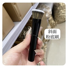 斜めフォーカスファンデーションブラシ、皮膚科医師専用のポータブル、軽くて薄い美容メイクアップツール