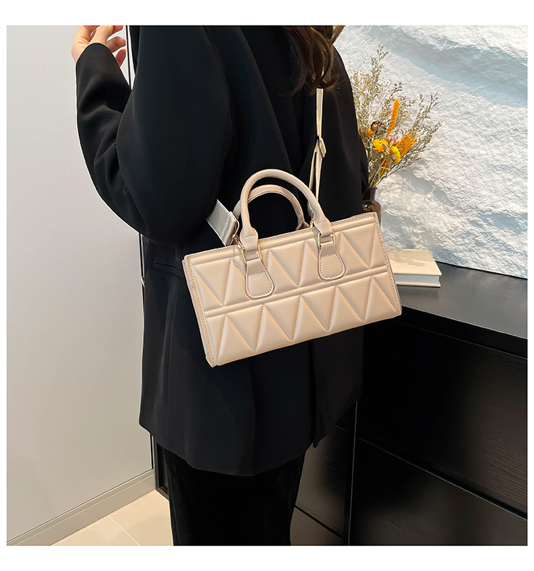 Women's Small PU Solid Color Elegant Streetwear Plaid Square Zipper Square Bag display picture 19