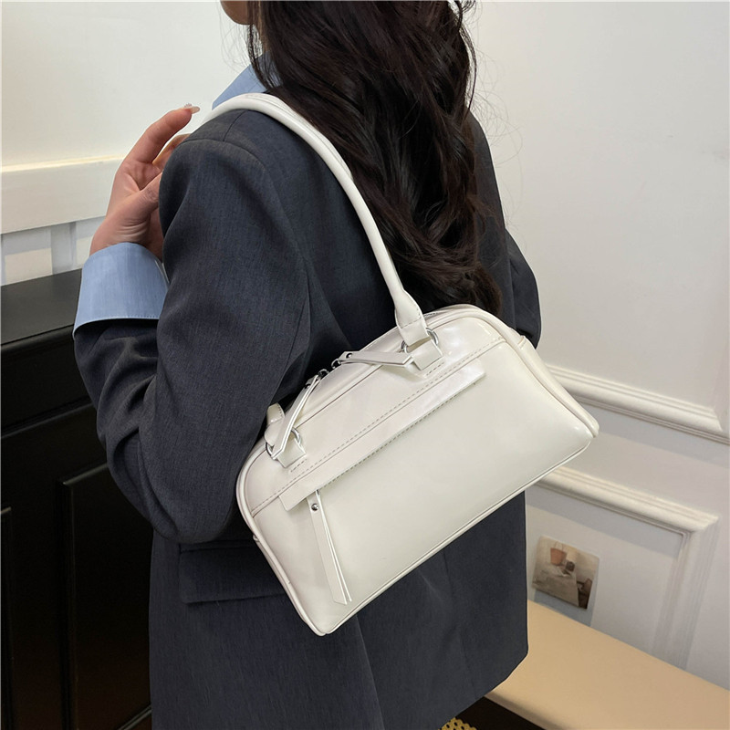 Bolso de axila de sentido avanzado de la moda coreana transfronteriza para mujer 2025 nuevo bolso de bolos de un solo hombro simple y versátil