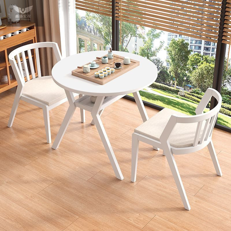 Salón de madera tronco balcón ocio mesas y sillas tres piezas conjunto pequeño conjunto de madera sólida mesa de té una mesa dos sillas mesa redonda combinación