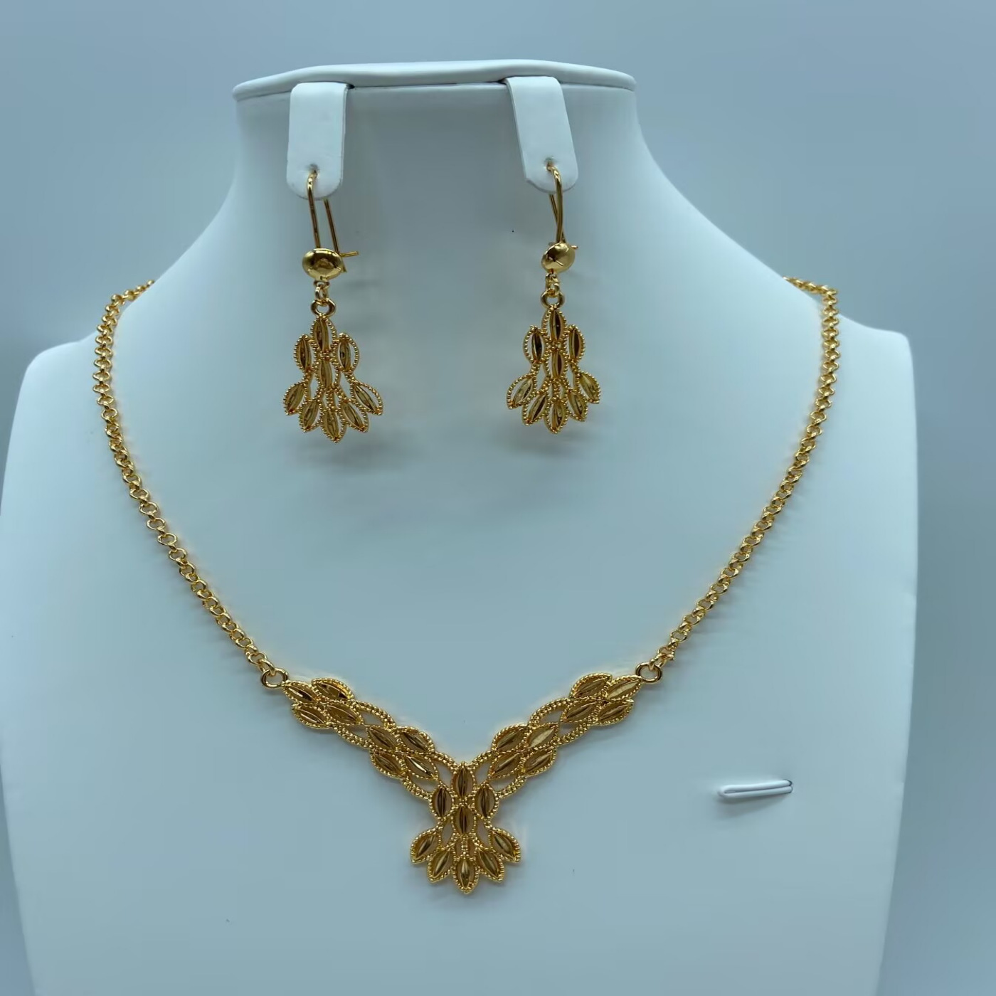 Transfronterizos de moda retro de Oriente Medio conjunto de joyería collar pendientes de boda banquete de bronce de lujo joyería dorada mujer