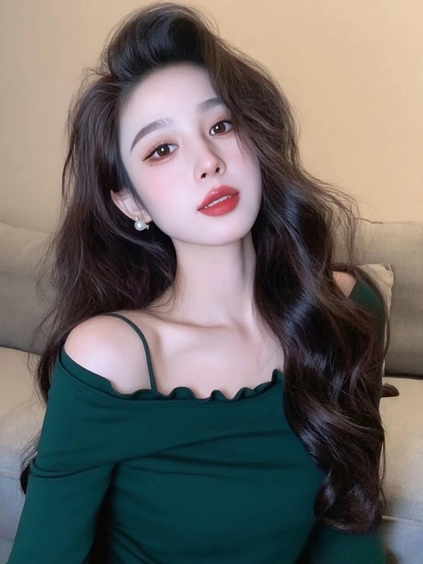 墨绿色花边露肩长袖t恤女2025新款早秋季韩系绝美巨好看的小上衣|undefined