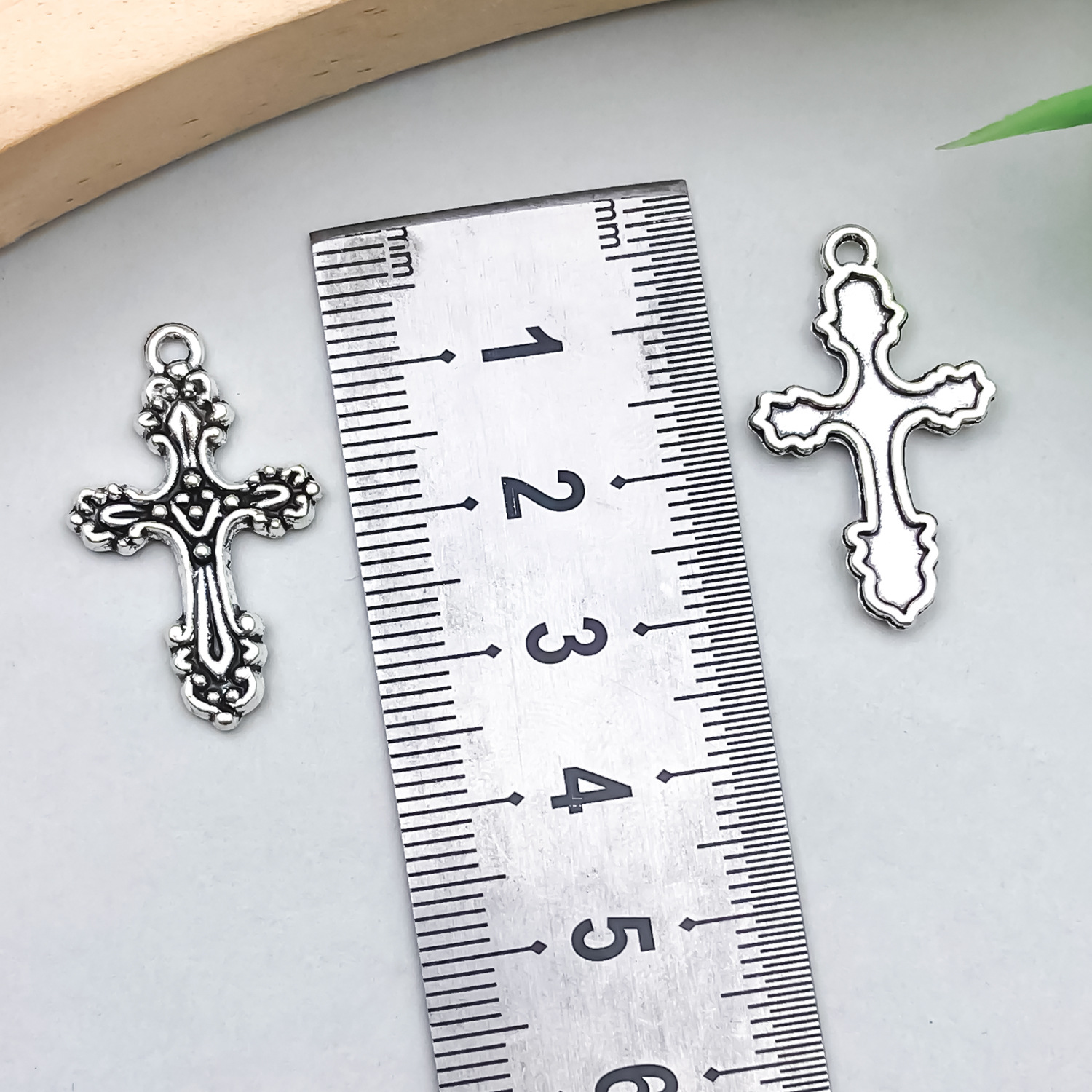 1 ancient silver cross 27x17mm-1.3g-22331