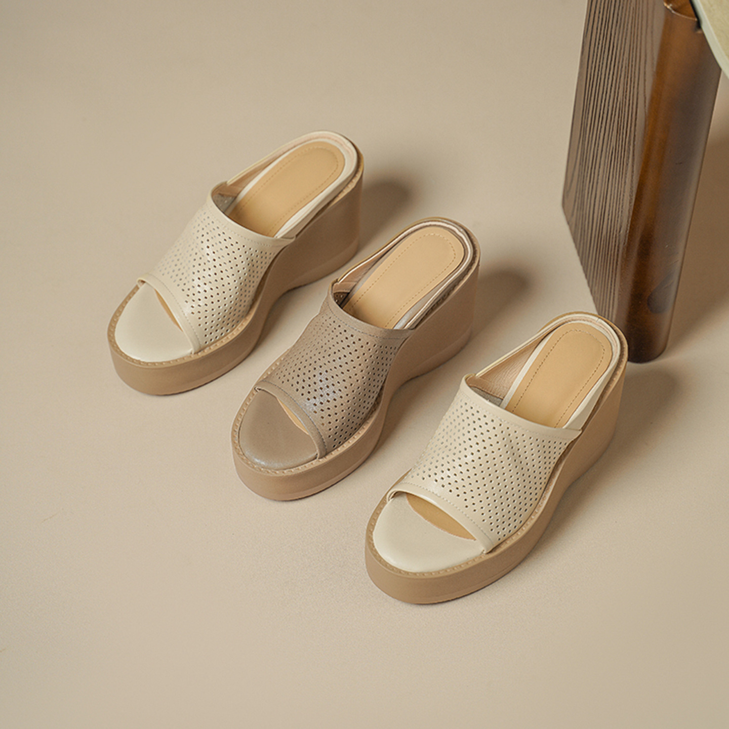 Dép sandal cao gót nữ da cừu đế xuồng mũi hở quai ngang — màu trắng ngà