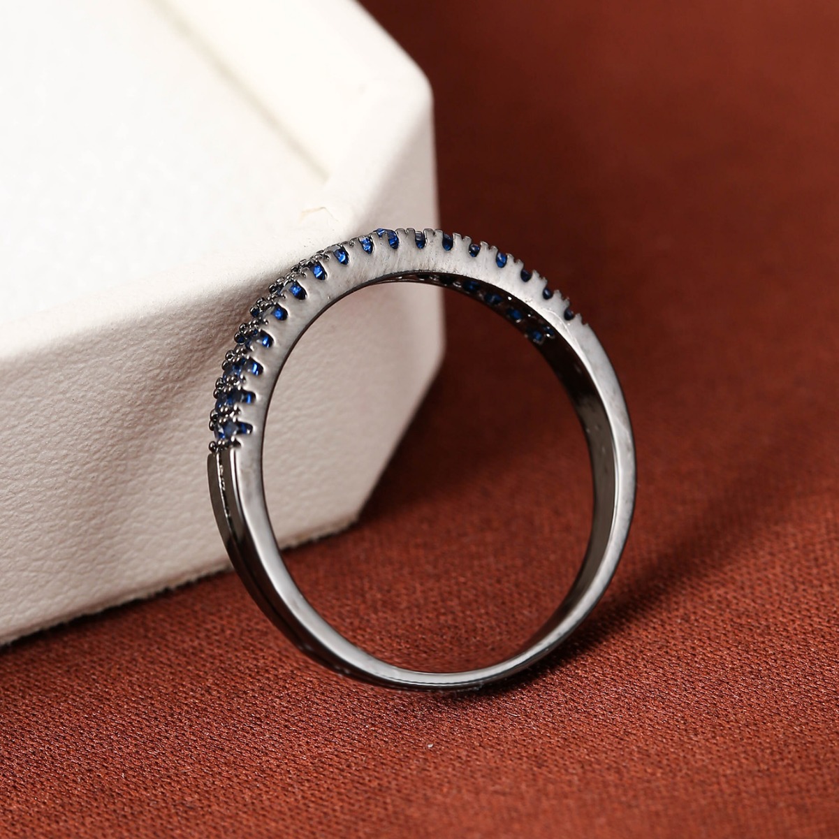 Glittrande ring för kvinnor elegant designersmycke_voghion.com