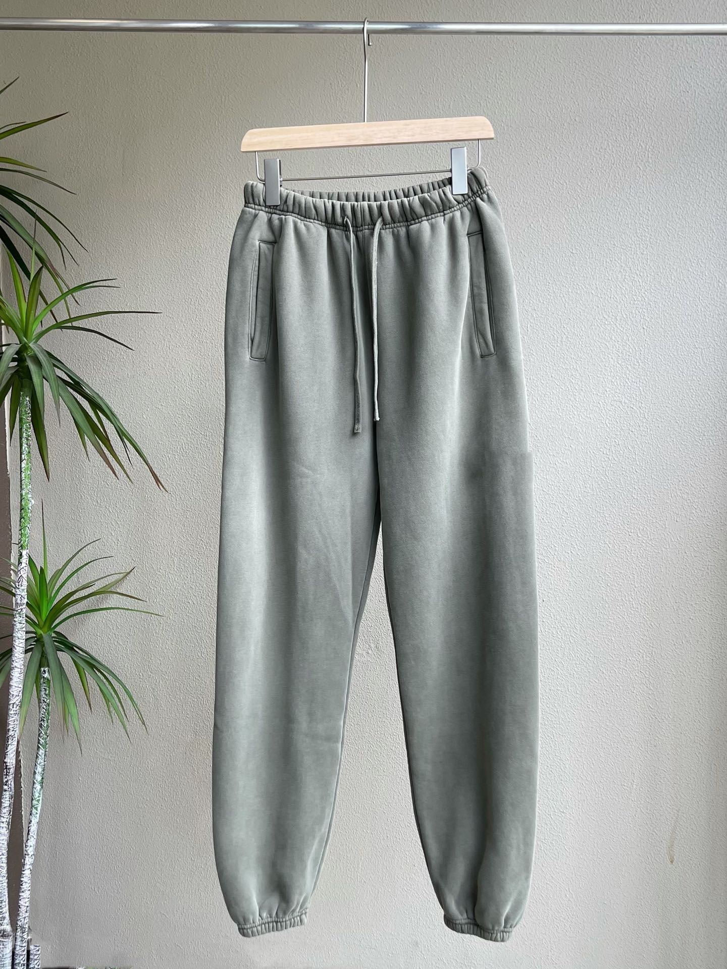 Pantalones de terciopelo 23SS en otoño e invierno Pantalones de terciopelo para hombre