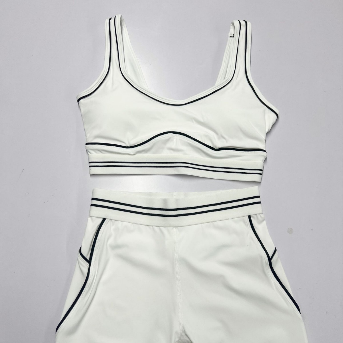 Line Blocked Nude Feel Shorts Set, U Shaped Backless Pullover, Tight Fitting, Breathable, Skin Friendly, Sports And Fitness Two Piece Set._ecoleips.com
