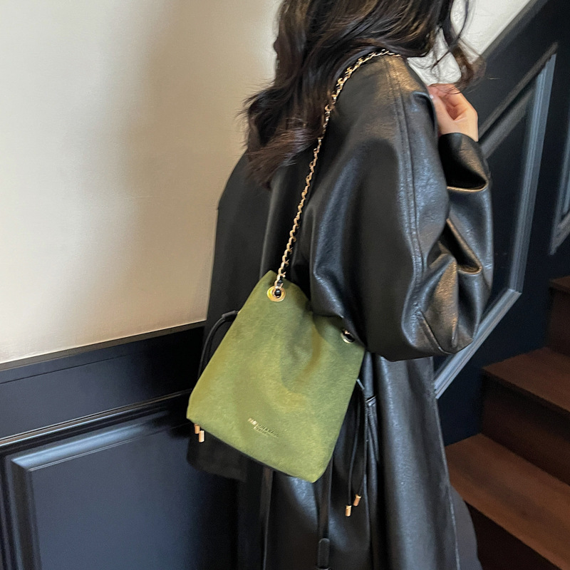 包包女复古秋季鹿皮绒链条抽带水桶包2025新款小众设计单肩斜挎包|undefined