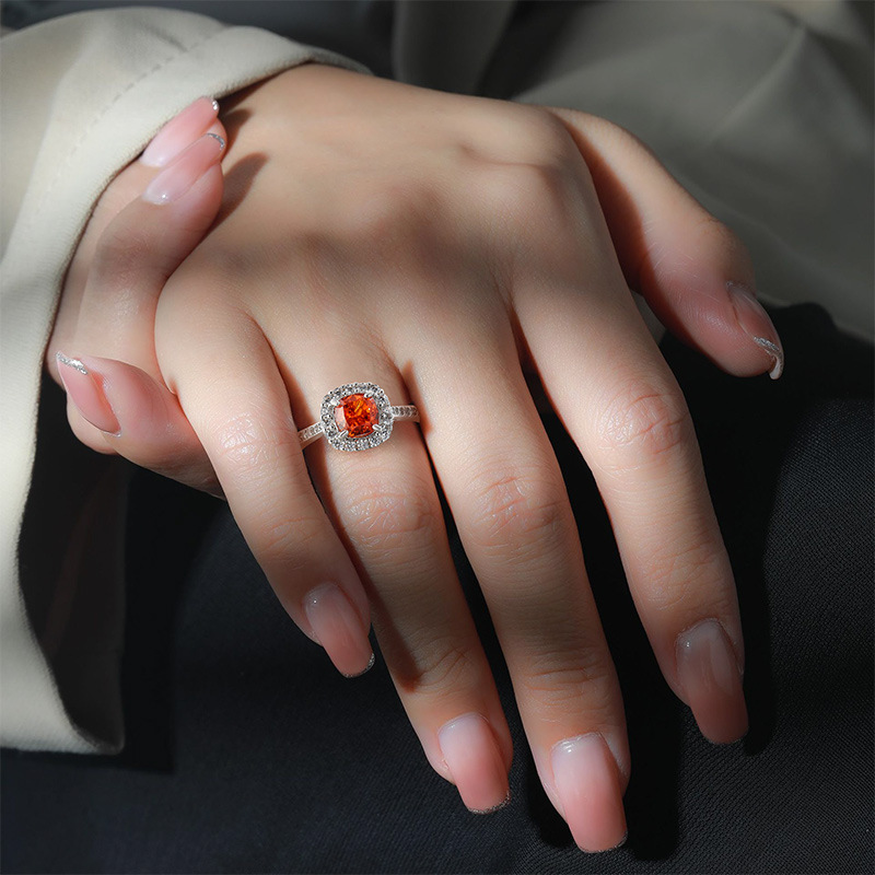 Damenring im Prinzessschliff mit farbigem Edelstein, Eisblumenschliff, quadratische Baguetteform, echt vergoldet, besetzt mit hochwertigen Diamanten_voghion.com