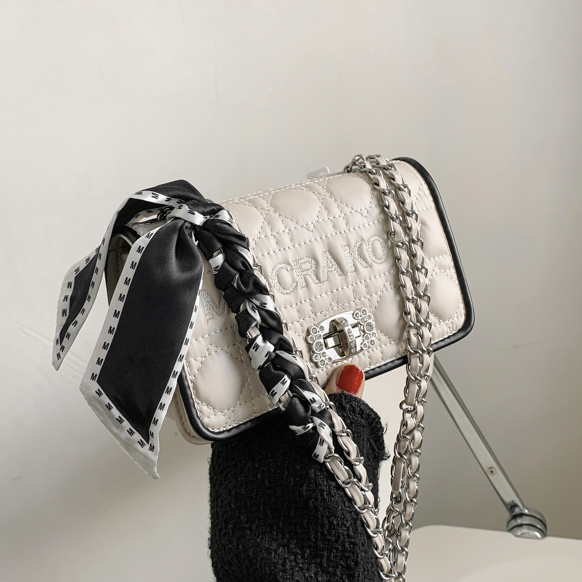 Bags for women New style trendy rhombus embroidery thread small square bag light luxury high-end single shoulder crossbody small fragrance style _voghion.com
