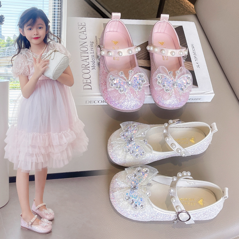 Zapatos de cuero para niñas 2025 nuevos zapatos de princesa con lazo de diamantes de imitación para niños zapatos individuales de moda para niñas zapatos de rendimiento de suela blanda
