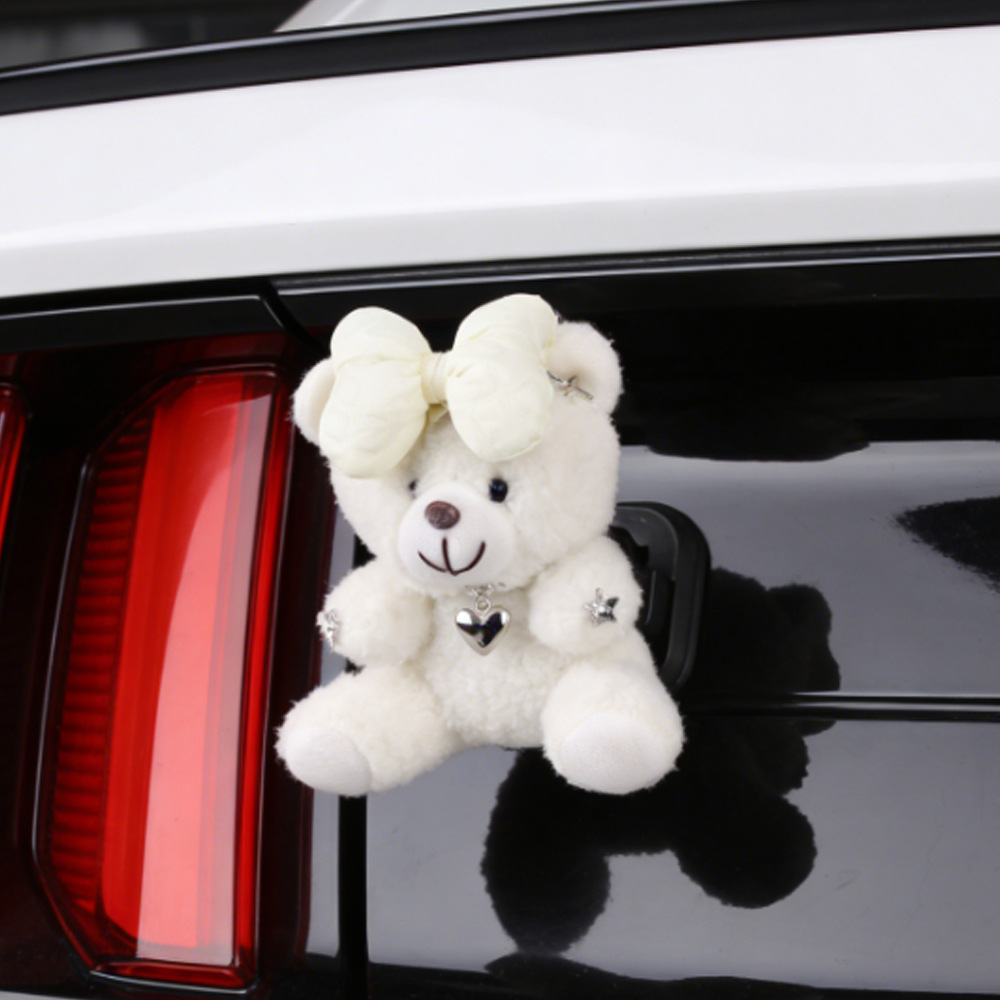 Colgante de coche Colgante trasero Dibujos animados lindo oso trasero trasero muñeca adorno pegatina baúl fuera del coche muñeca