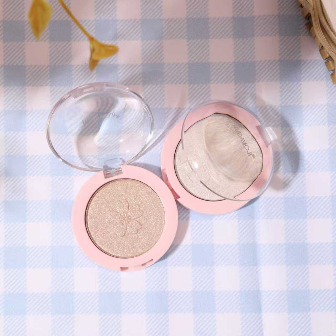 Luz de cerezo natural brillante estereoscópica perlada flash de seda reclinada reparación de maquillaje transfronterizo en stock al por mayor