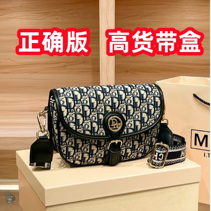 D Bobby Embroidered Saddle Bag Wide Shoulder Strap Semi-circular Horseshoe Bag Women's 2024 Fashionable Shoulder Crossbody Bag