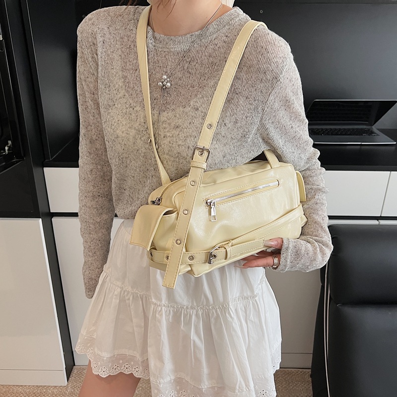 Bolsos de axila populares de este año, nuevos bolsos de verano 2025, bolsos de moda estilo motocicleta, bolsos de hombro del mismo estilo en vivo