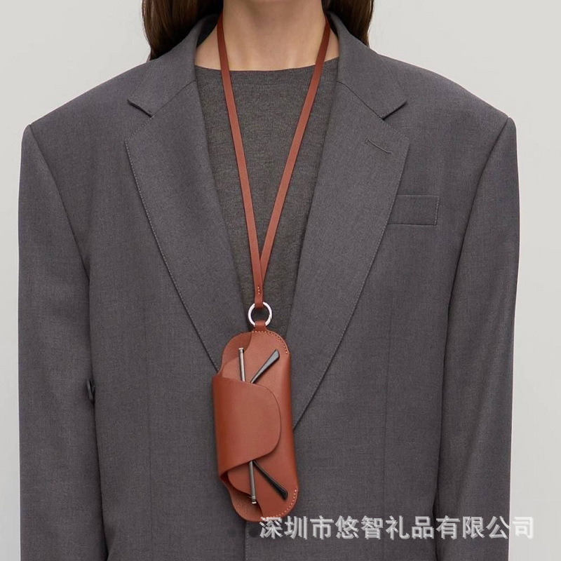 Retro Leather Sunglasses Case Portable Neck-Hanging Sunglasses Case Fashionable Unisex Anti-Pressure Protective Case for Prescription Glasses Retro Leather Sunglasses Case Portable Neck-Hanging Sunglasses Case Fashionable Unisex Anti-Pressure Protective Case for Prescription Glasses