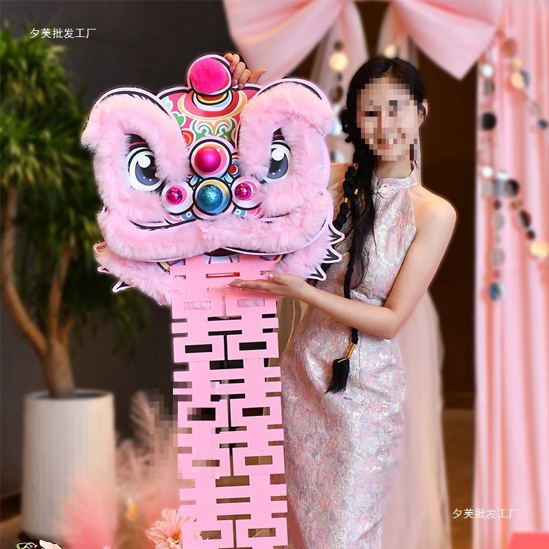婚房布置2025新款婚礼单狮子头拍照传统订婚晨袍装饰道具醒狮摆件|undefined