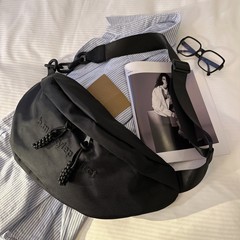 韓國胸包斜挎包女ins新款大容量時尚腰包休閒餃子包女2023潮流