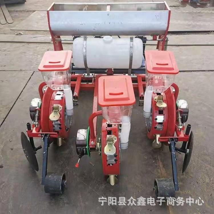 甘肃家用一垄三行玉米谷物精播机可加喷药滴灌先铺膜后播种