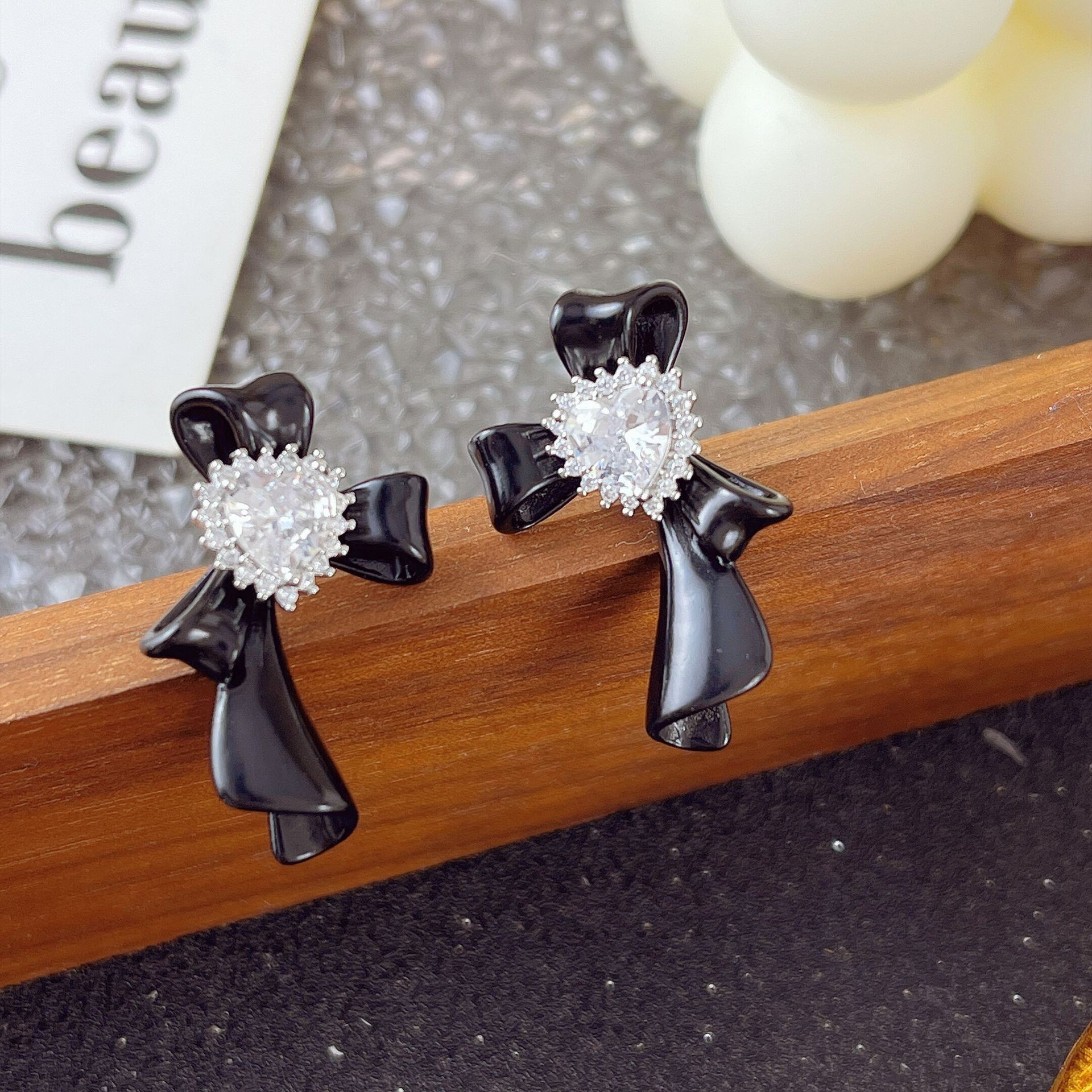 F7378 러브 지르콘 블랙 리본 귀걸이