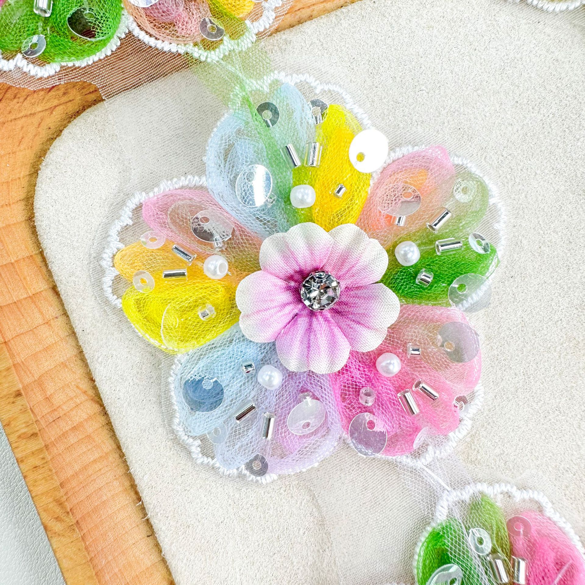 Arco iris malla perla clips de cabello niñas adultos adornos de cabello dulces encaje al por mayor diamante flor tridimensional fábrica de tocado