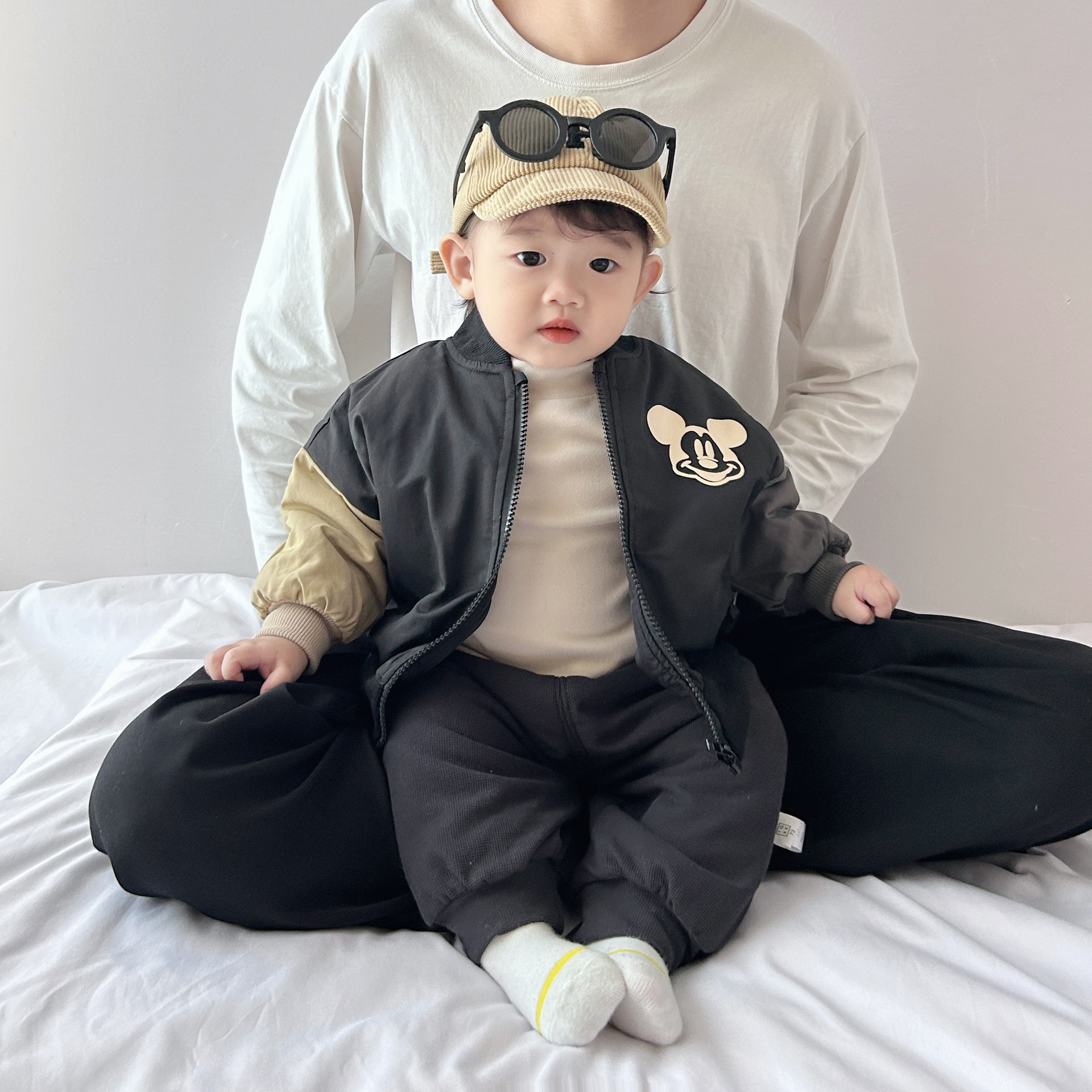 Abrigo acolchado de invierno para bebé 2024 nuevo estilo coreano estilo occidental niño grueso cálido uniforme de béisbol ropa de bebé de moda