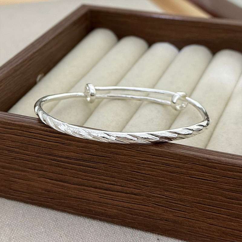 Simple and High-End Meteor Shower Bracelet with a Luxurious Feel, Niche Design, Push-Pull Style, Adjustable Bracelet for Women