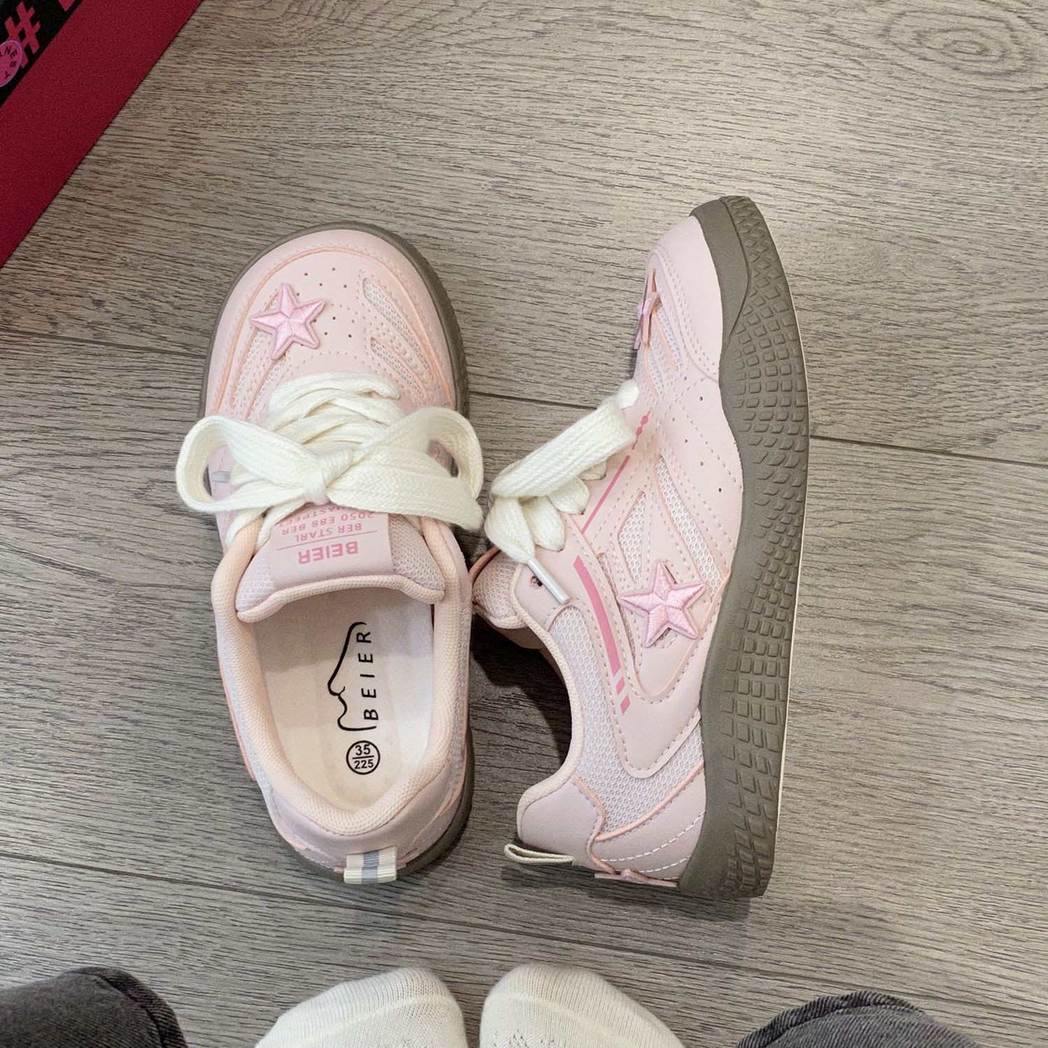 Zapatos de entrenamiento retro de la mujer versátiles zapatos de skate de nicho de verano 2025, nuevos zapatos blancos casuales cómodos zapatos de skate de mujer