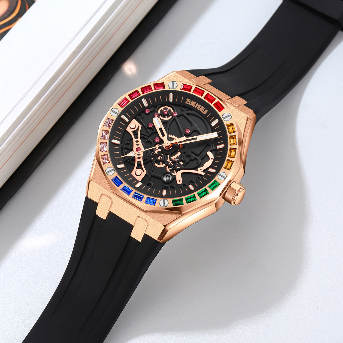 Momento de los Estados Unidos transfronterizos exclusivos para hombres reloj de pulsera de diamante de color octagonal viento mecánico silicona correa impermeable relojes de cuarzo al por mayor