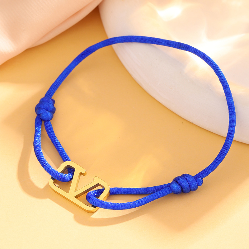 Nueva venta caliente simple cuadrado en forma de V hueca cuerda de mano tejida moda para mujer pulsera de acero inoxidable de nicho joyería