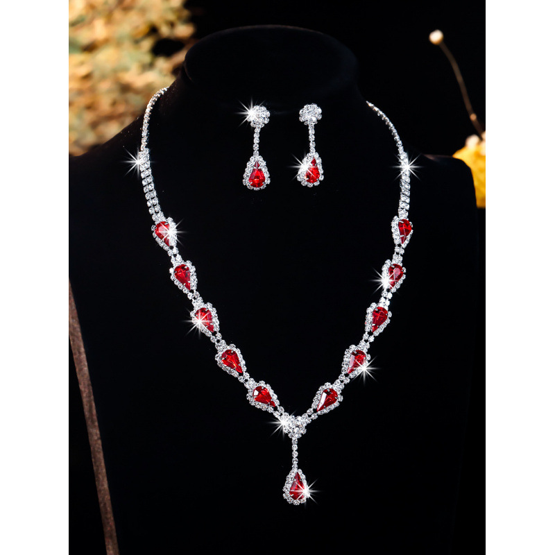 Bruidssieraden set met strass ketting en oorbellen elegant_voghion.com