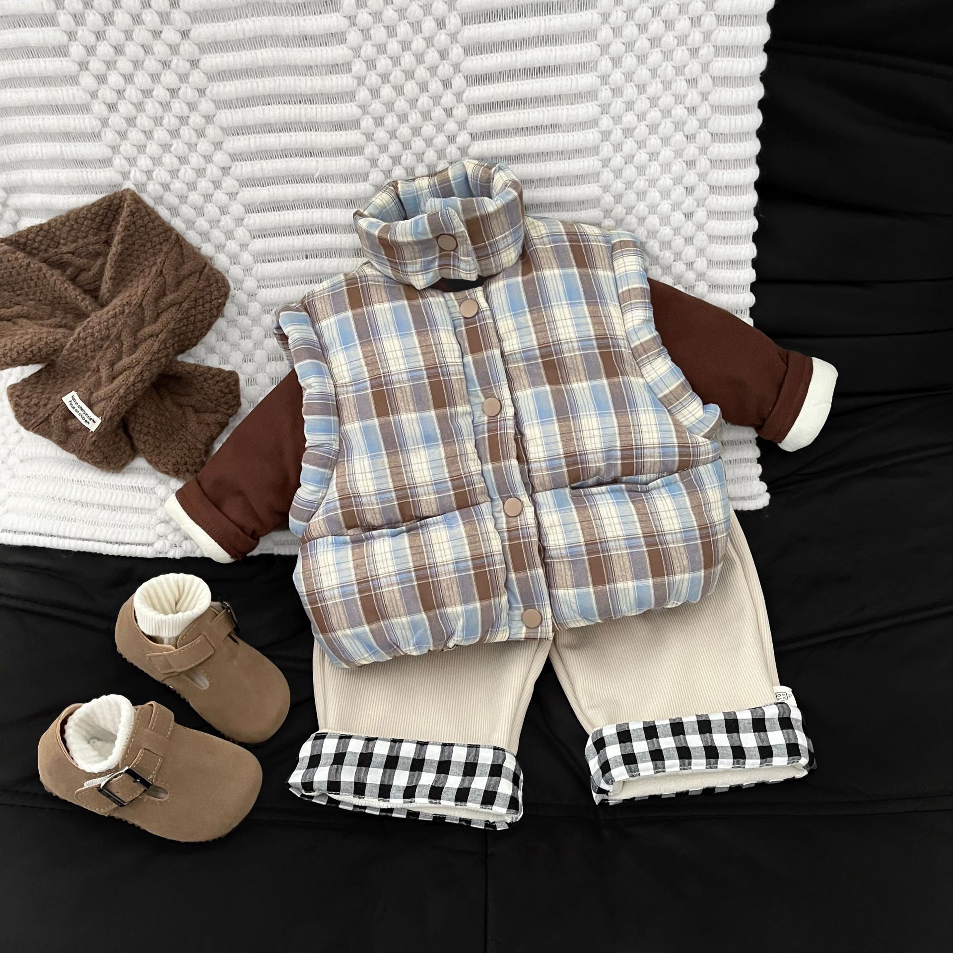Niños chaleco de algodón de invierno 2025 nuevo estilo cool niño algodón intercalado chaleco a cuadros grueso vestido de bebé hombro