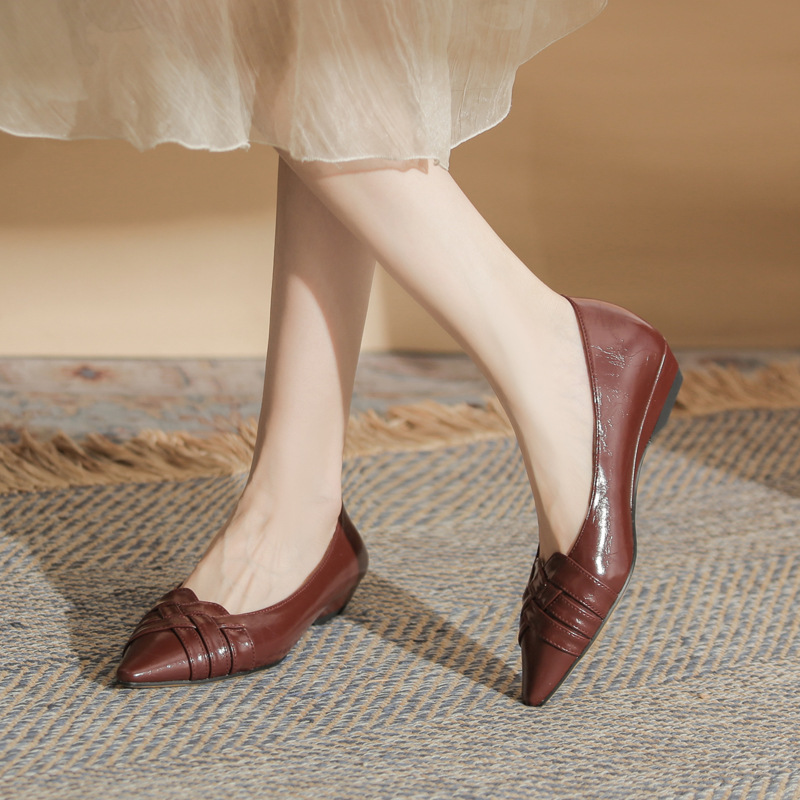 Giày cao gót nữ mũi nhọn gót wedge kiểu Pháp, gót thấp, miệng nông — màu đen