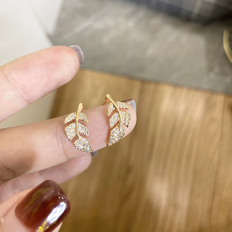 Серьги из серебра 925, европейский стиль, простые элегантные модели, лёгкие гвоздики и подвесы